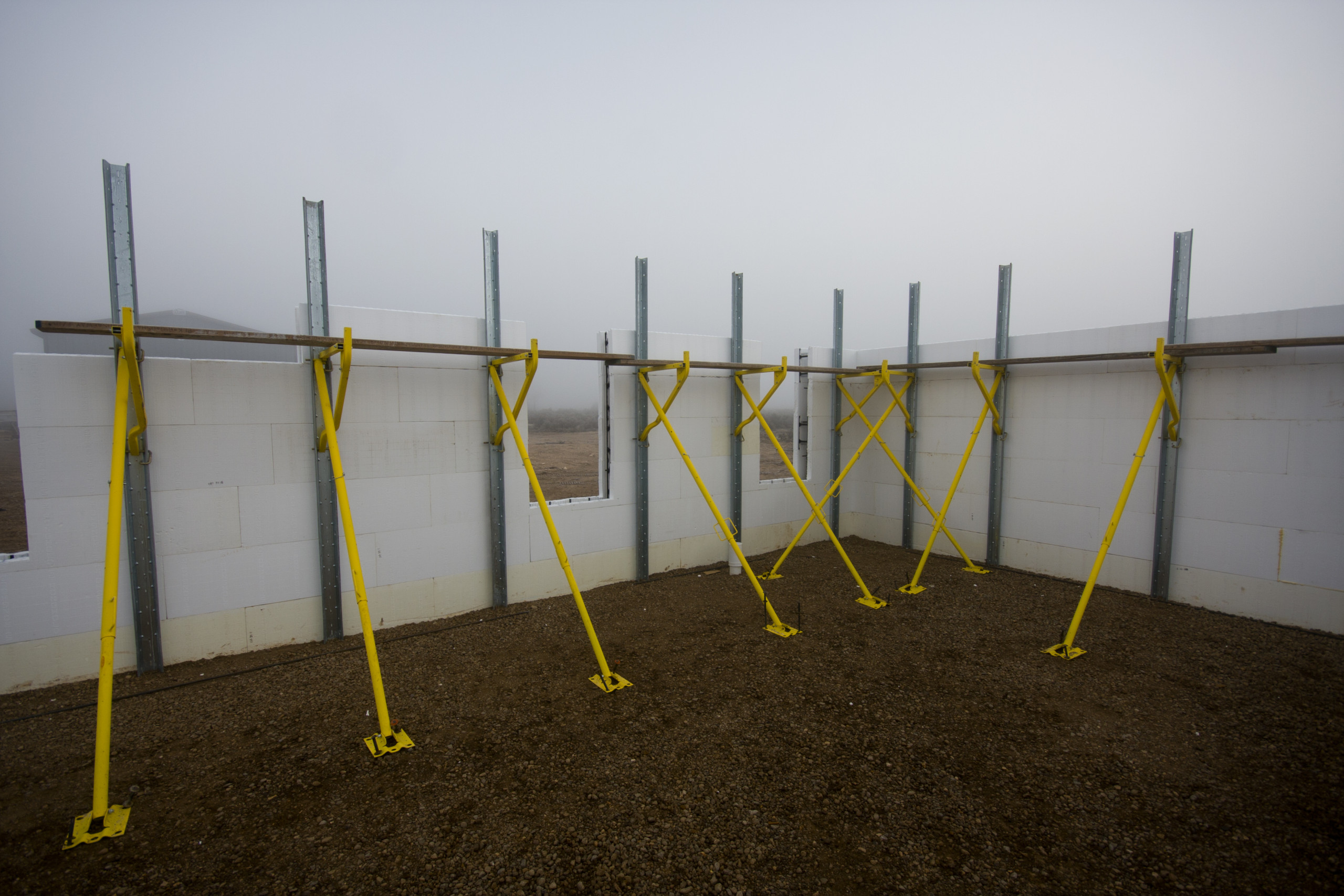 temporary load bearing wall supports